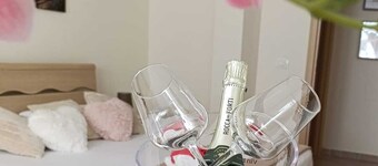 Private apartment 5 minutes from downtown, lake and castle, great for families