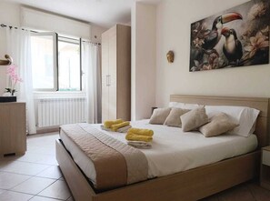 1 chambre, fer et planche à repasser, lit parapluie, Wi-Fi gratuit