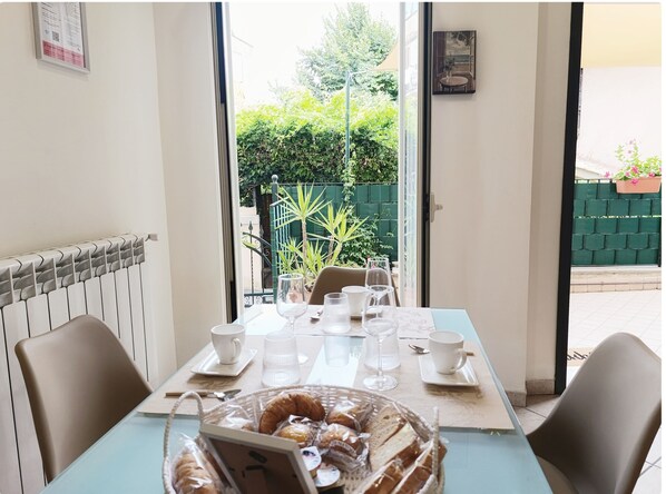 Dining - Private apartment 5 minutes from downtown, lake and castle, great for families (Bracciano)