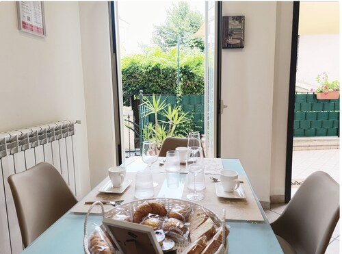 Private apartment 5 minutes from downtown, lake and castle, great for families