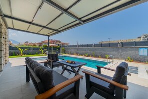 Deluxe villa, privézwembad | Een bureau, een laptopwerkplek, verduisterende gordijnen, gratis wifi