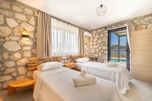 Vila luxo, piscina particular | Roupas de cama premium, edredons de pluma, escrivaninha