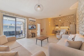 Deluxe Villa, Private Pool | Living room | 51-inch LCD TV with cable channels - Zora Beyaz Taş Villaları (Fethiye)