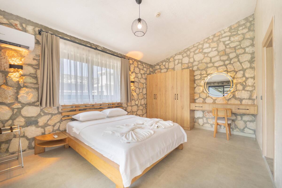 Villa – deluxe, privat basseng | Sengetøy av topp kvalitet, dundyner og skrivebord