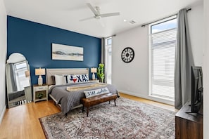 3 bedrooms, desk, iron/ironing board, free WiFi - The Folium: 3BD In the Heart of Magnolia & Homey! (Fort Worth)