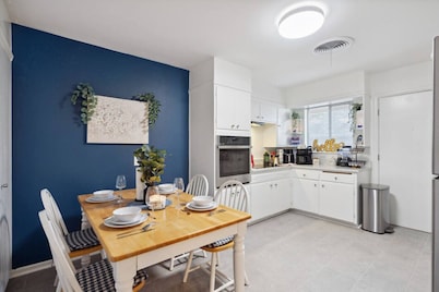 Fashionable TCU Walkable 2BD Home Away From Home!