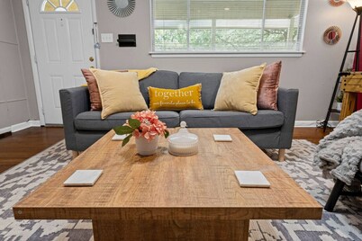 Charming 2BD: TCU Walkable, Blissful & Joyful !