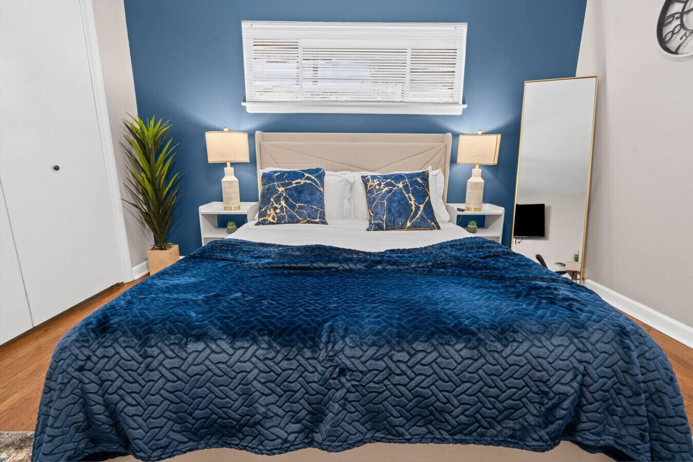 2 多间卧室、办公桌、熨斗/熨衣板、旅行婴儿床