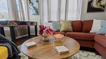 Smart TV, futbolito y libros