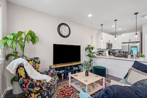 Smart TV, foosball, books - The Ruby: 2BD In the Heart of FW, Cool & Spacious! (Fort Worth)