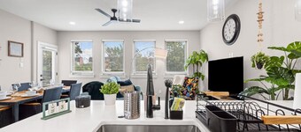 The Ruby: 2BD In the Heart of FW, Cool & Spacious!