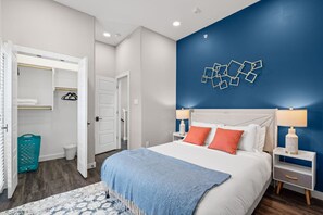 2 soveværelser, skrivebord, strygejern/strygebræt, weekendseng