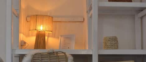 時尚客房, 露台, 庭園景 | 迷你吧、書桌、手提電腦工作空間、免費 Wi-Fi