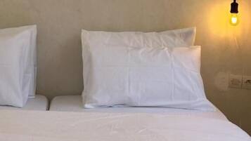 Una scrivania, postazione laptop, Wi-Fi gratuito