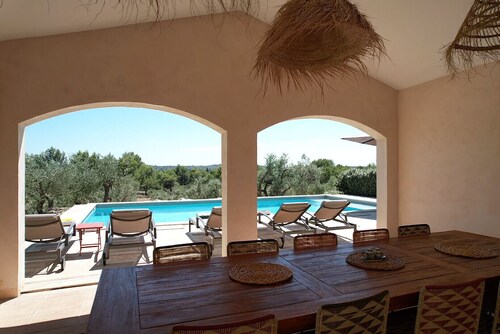 Villa air-conditioning heated swimming pool Alpilles view Mouries