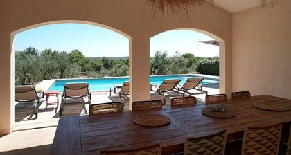Villa air-conditioning heated swimming pool Alpilles view Mouries