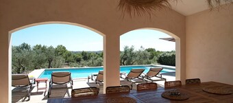 Villa air-conditioning heated swimming pool Alpilles view Mouries