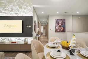 Premium Apartment, Balcony, City View | Dining room