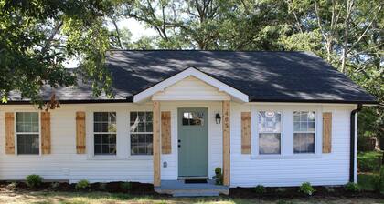 Delightful 2-bedroom house with AC in charming Easley