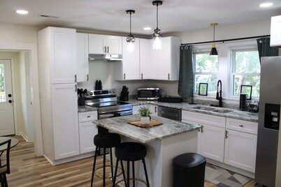 Delightful 2-bedroom house with AC in charming Easley