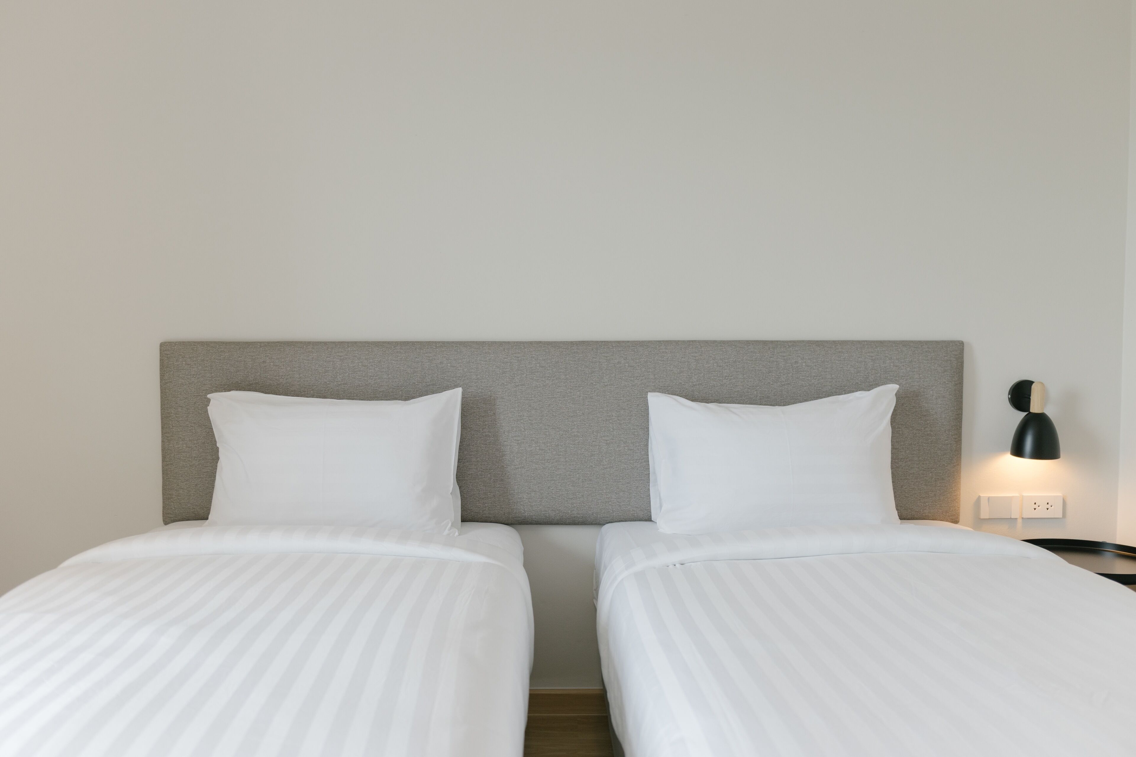 Standard Room, 2 Twin Beds | Desk, laptop workspace, free WiFi, bed sheets