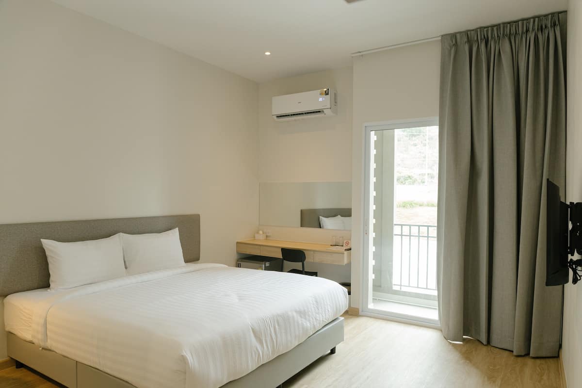 Habitación estándar, 1 cama de matrimonio grande | Escritorio, espacio para trabajar con un portátil, cunas (de pago)
