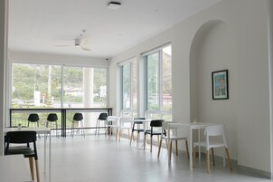 Snack bar