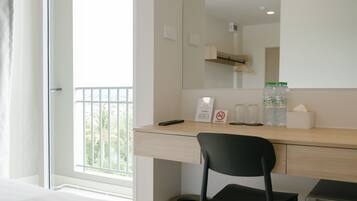 Quarto standard, 2 camas de solteiro | Escrivaninha, espaço de trabalho para notebook, Wi-Fi de cortesia