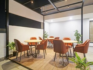 House | Outdoor dining