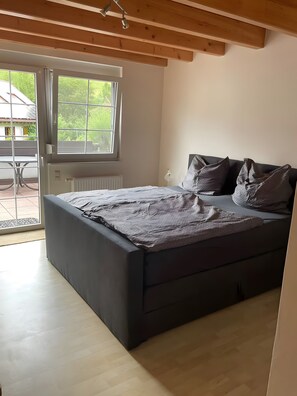 2 bedrooms, desk, WiFi, bed sheets - Apartment 'Schutterzeit' with Private Terrace and Wi-Fi (Schuttertal)