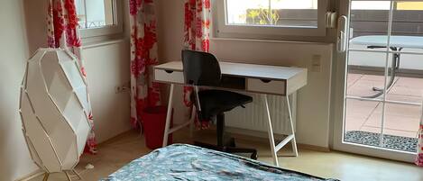 2 Schlafzimmer, Schreibtisch, WLAN, Bettwäsche