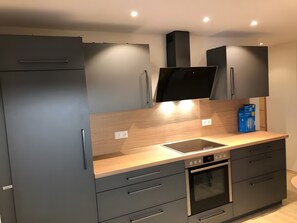 Réfrigérateur, four, plaque de cuisson, lave-vaisselle