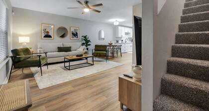 Upscale 4BR/3BA Townhome - Walk to FSU Stadium