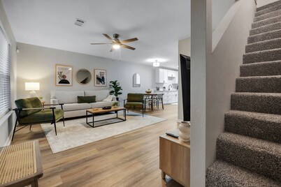 Upscale 4BR/3BA Townhome - Walk to FSU Stadium