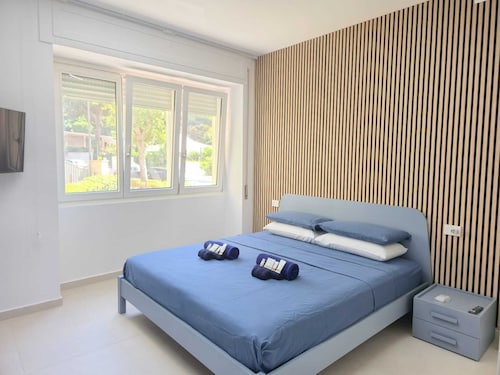 Geneva House: luxury beachfront apartment with parking space and renowned view