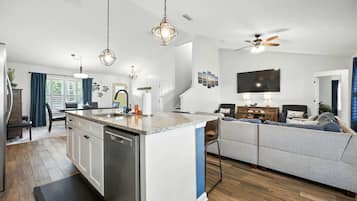 Rumah, Beberapa Tempat Tidur, patio, pemandangan kebun (Salty Tradewind Retreat) | Interior