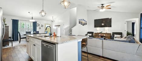 House, Multiple Beds, Patio, Garden View (Salty Tradewind Retreat) | Interior