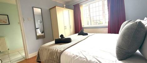 2 bedrooms, iron/ironing board, free WiFi, bed sheets