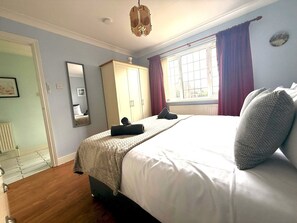 2 chambres, fer et planche à repasser, Wi-Fi gratuit, draps fournis