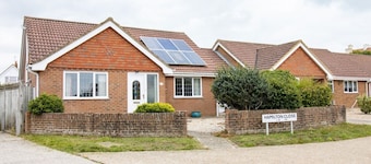 Pass the Keys | Hamilton House-Superb location!