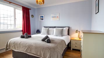 2 bedrooms, desk, iron/ironing board, free WiFi