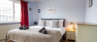 Pass the Keys | Hamilton House-Superb location!