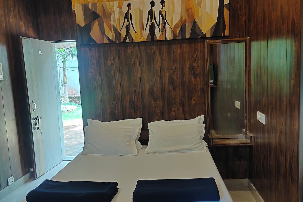 Classic Cabin | Desk, free WiFi