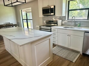 Private kitchen - Spacious 5-bedroom house in delightful (Corinth)