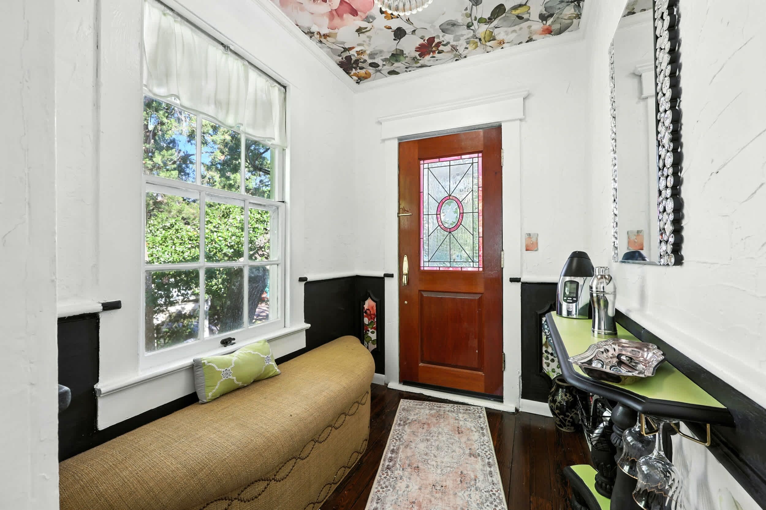 Nhà, nhiều giường, sân hiên, quang cảnh vườn (Periwinkle Perch) | Nội thất