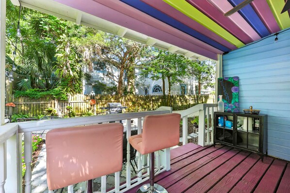 Ferienhaus, Mehrere Betten, Terrasse, Gartenblick (Periwinkle Perch) | Unterkunftsgelände