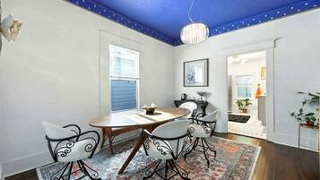 House, Multiple Beds, Patio, Garden View (Periwinkle Perch) | Dining