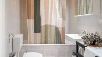 Superior Apartment | Bathroom