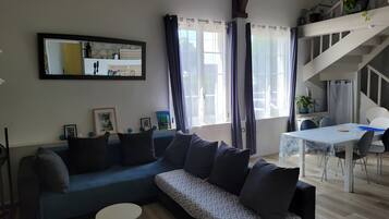 TV, fireplace, DVD player, stereo