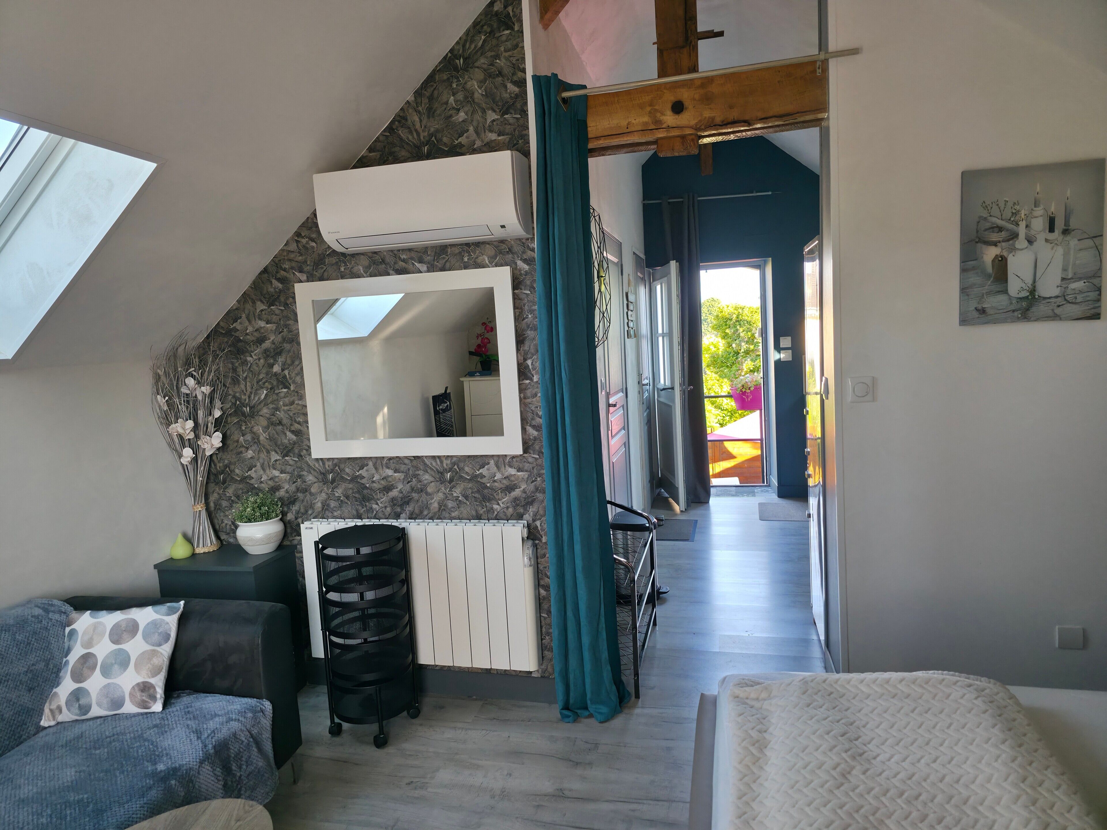 1 habitación, tabla de planchar con plancha, wifi y ropa de cama 